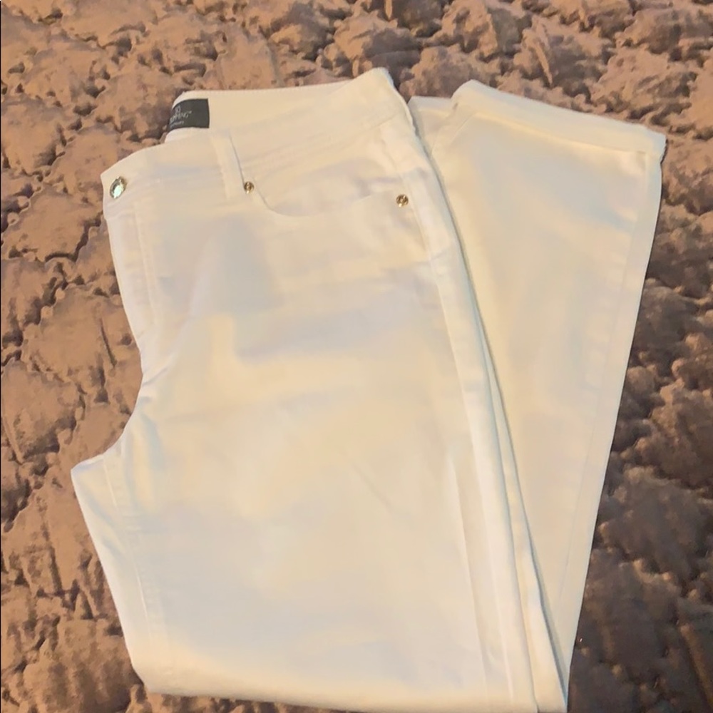 Chico’s NWOT So Slimming Ankle White Jeans